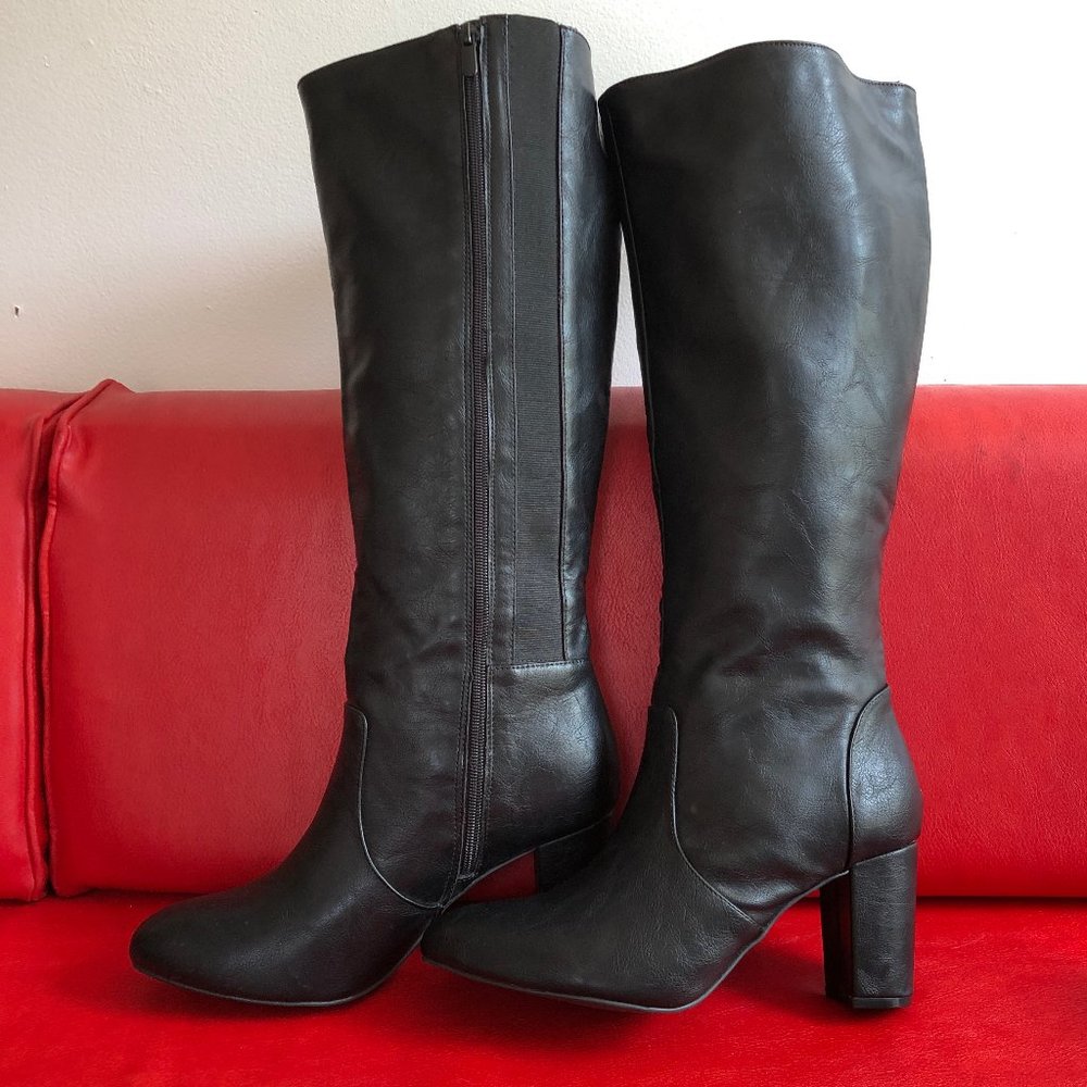 NWT! Torrid knee-high, wide-calf boots